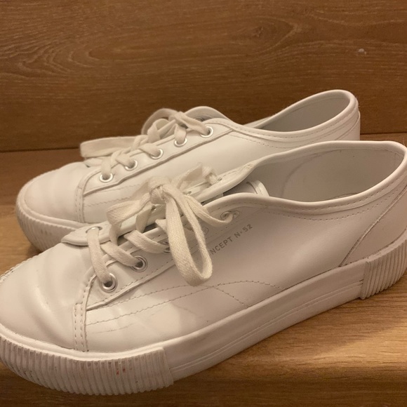white shoes - Picture 1 of 2